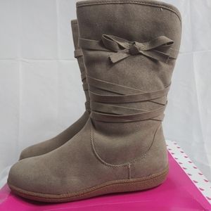 Kids boots size "2" youth